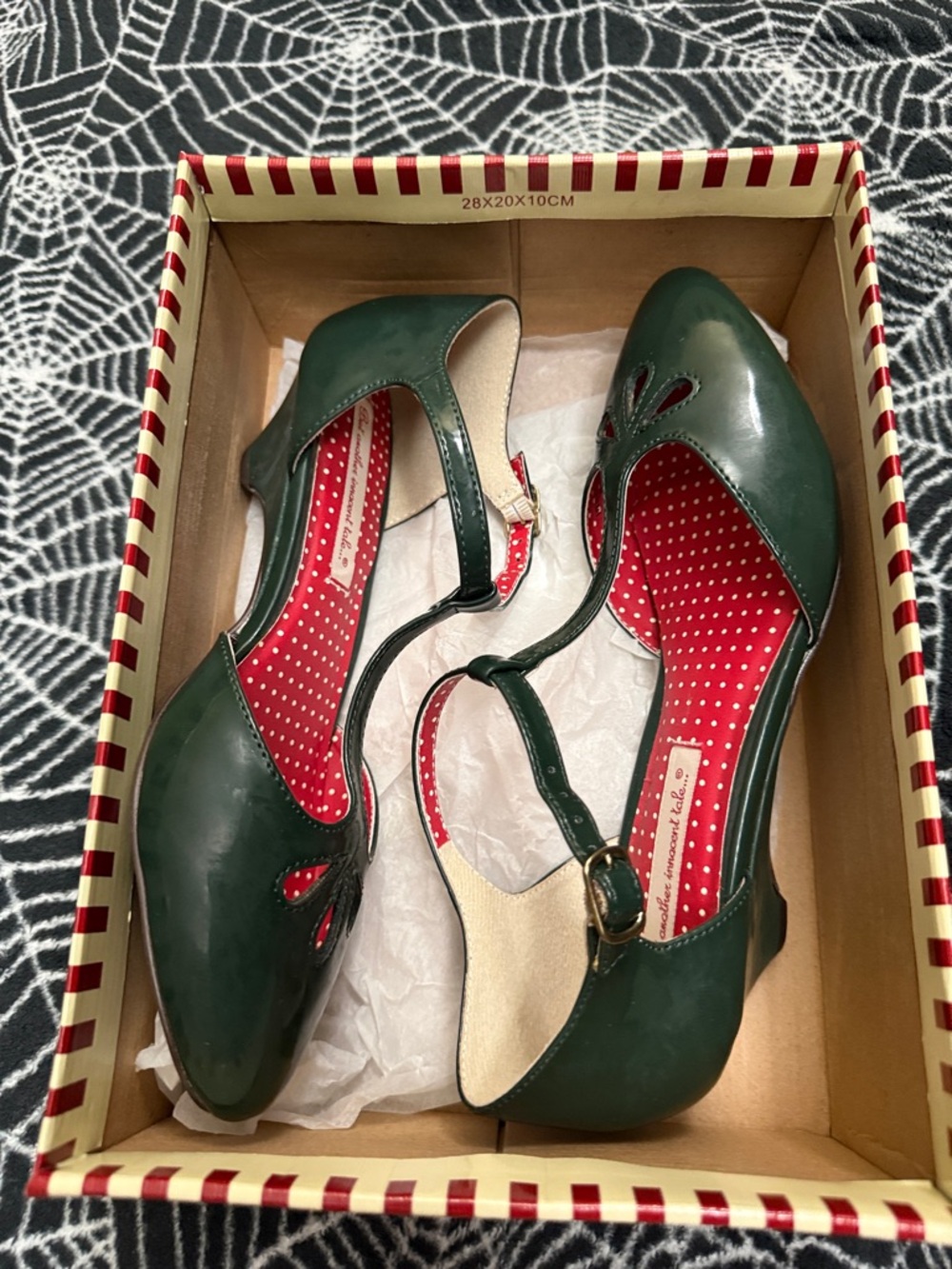 Bait Footwear T-strap heels vintage-inspired
Emerald Green Patent IRELLA Pinup - Picture 10 of 10